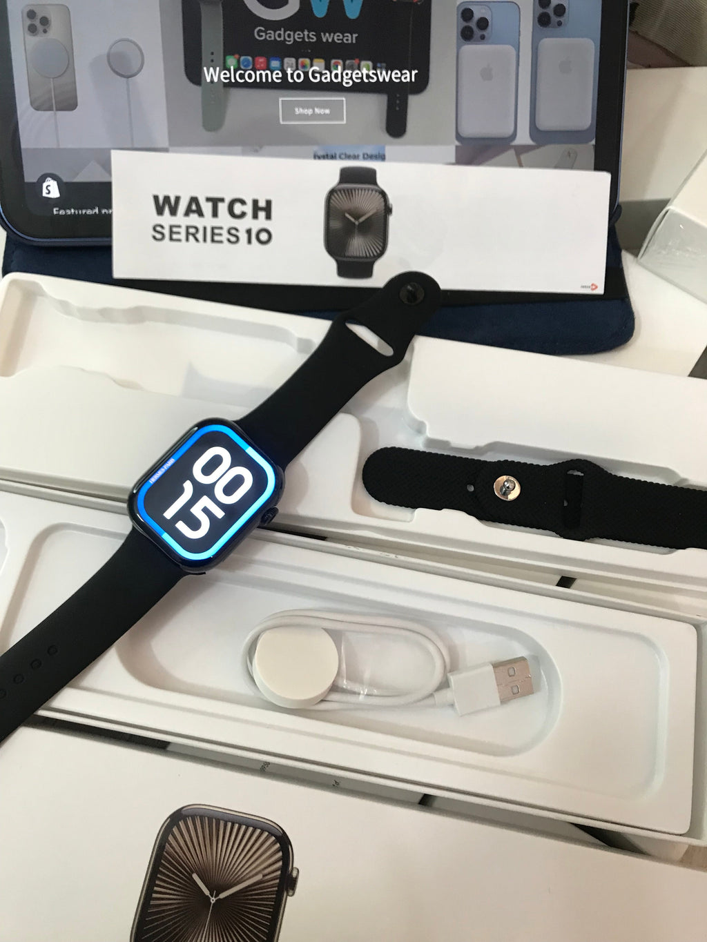 i-watch series 10 With 2 strap and watch charger with (1 year warranty)