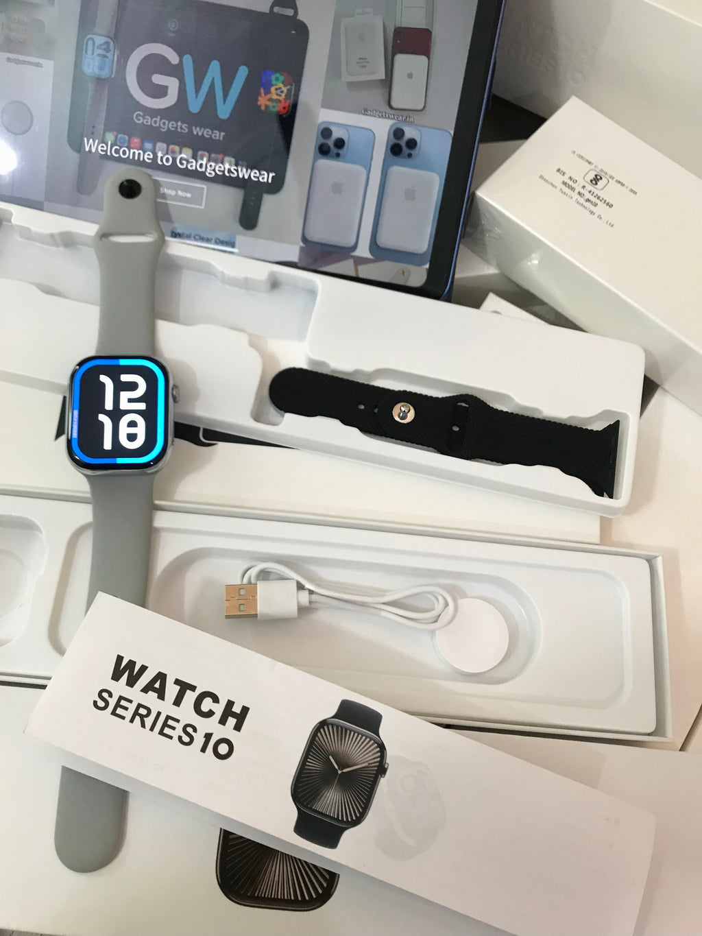 i-watch series 10 With 2 strap and watch charger with (1 year warranty)